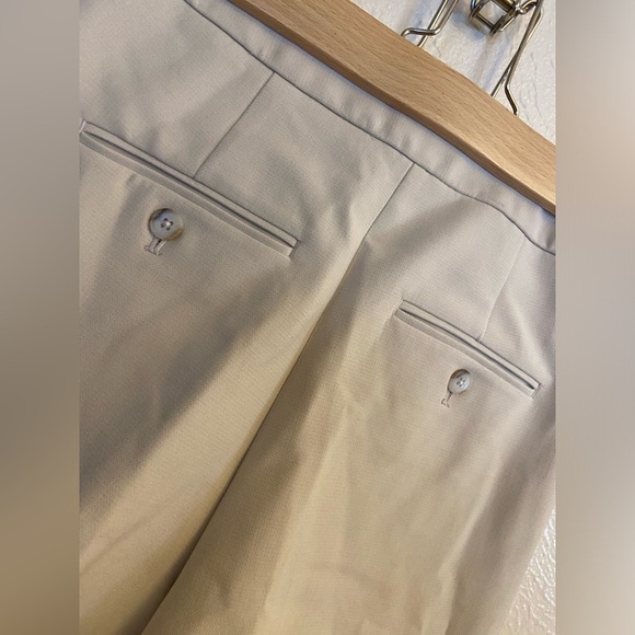 Wilfred  short - Picture 7 of 10